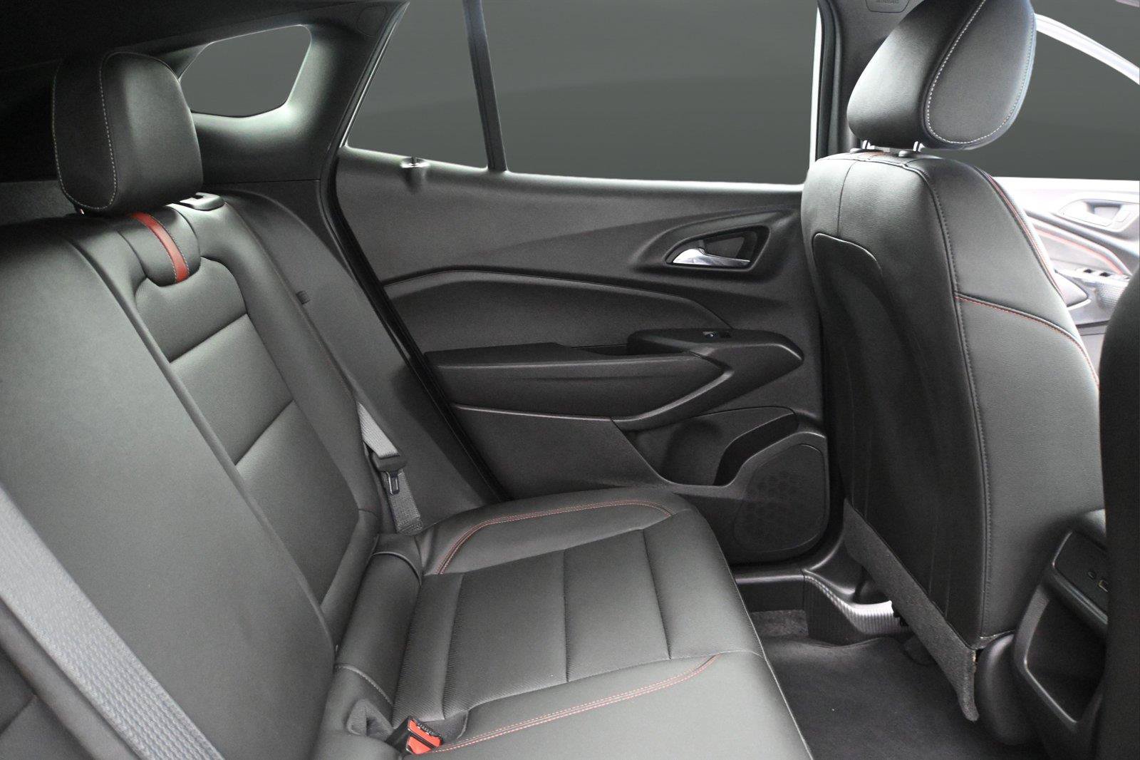 Used 2025 Chevrolet Trax RS w/ Sunroof Package FWD image 21