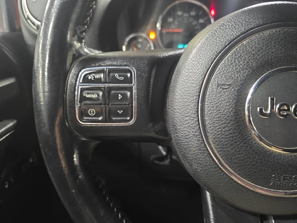 Used 2015 Jeep Wrangler Unlimited Sahara w/ Connectivity Group AWD/4WD image 17