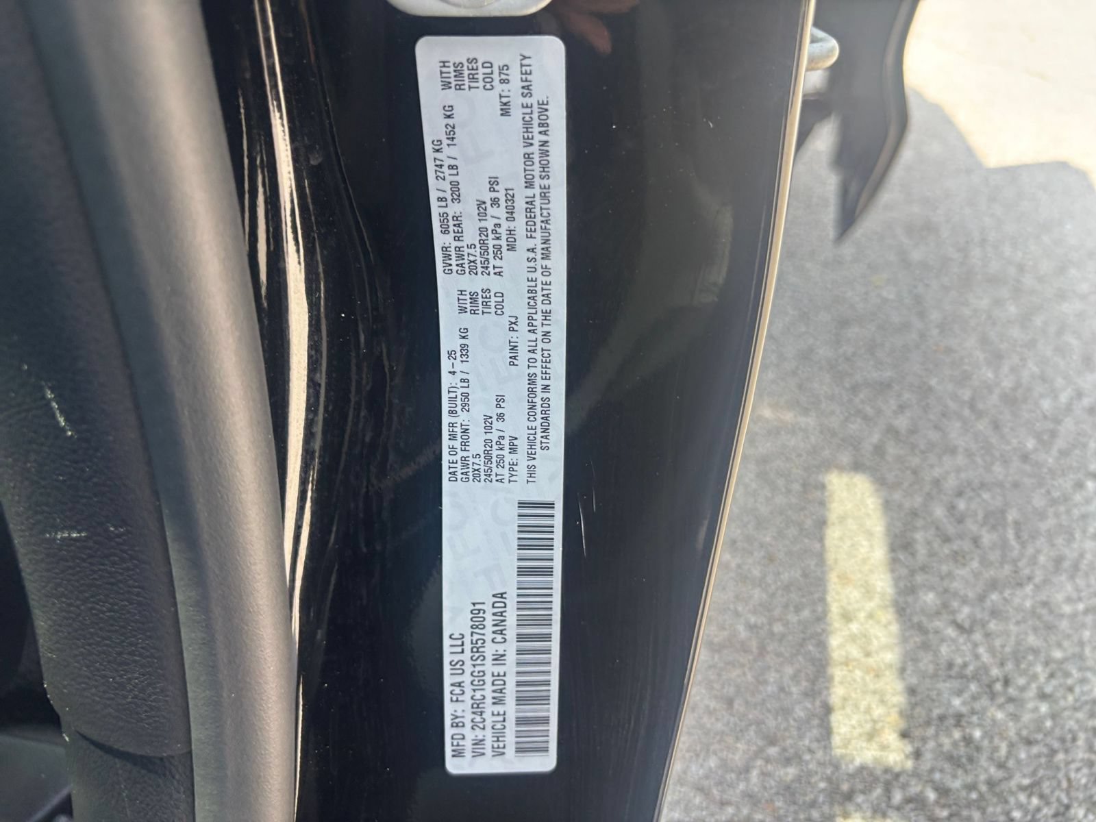 Used 2025 Chrysler Pacifica Limited FWD image 32