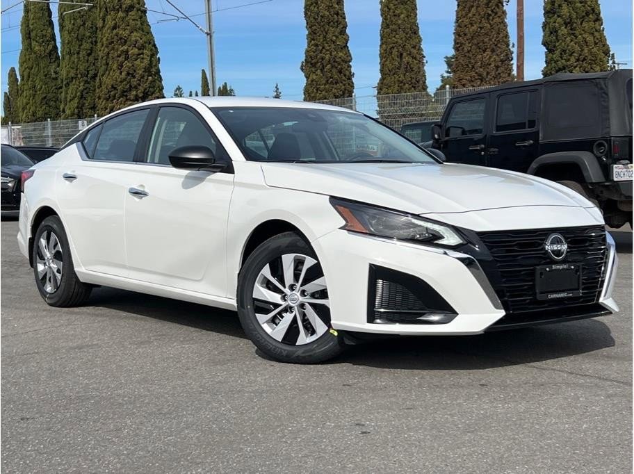 Used 2025 Nissan Altima 2.5 S FWD image 3