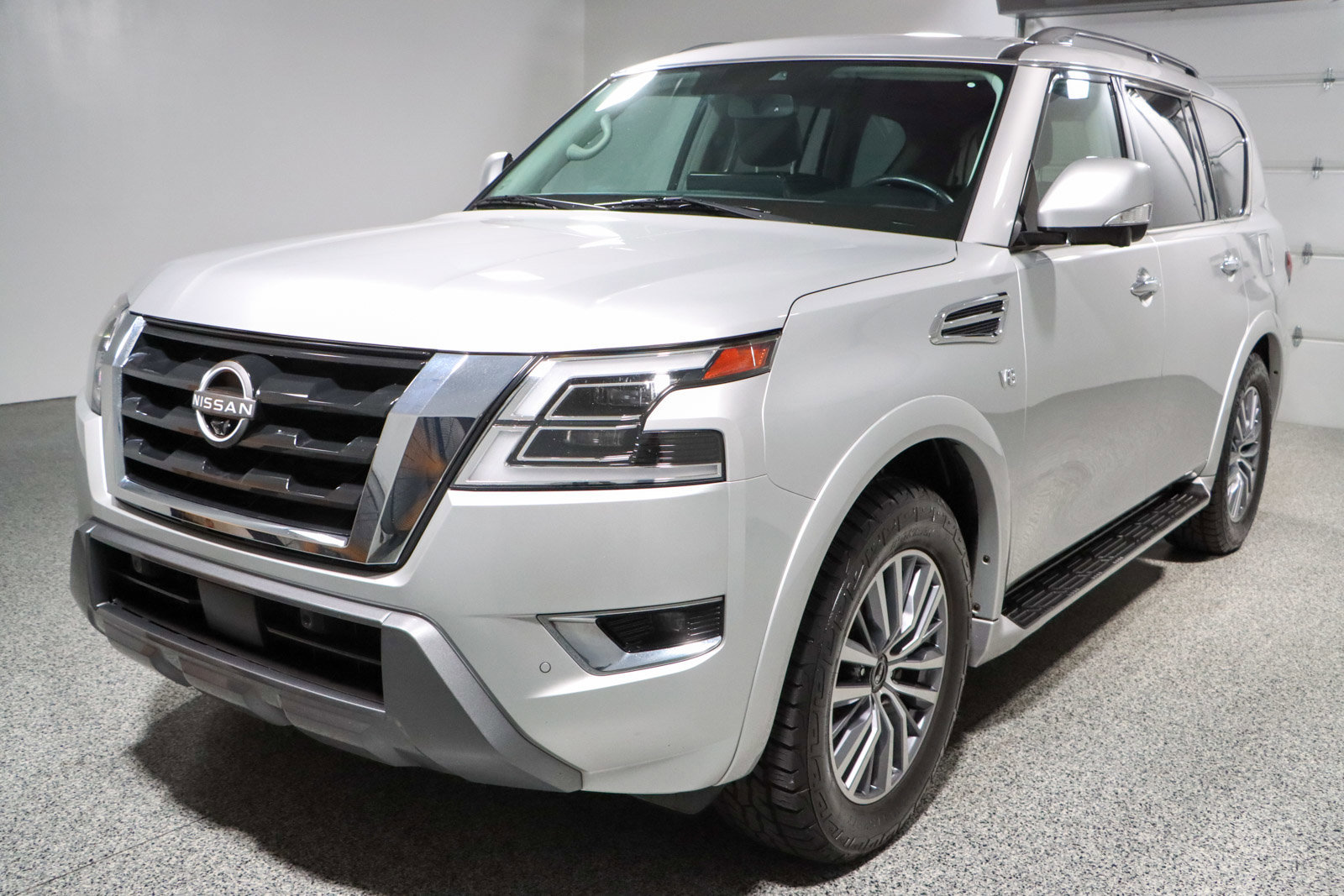 Used 2022 Nissan Armada SL w/ Captain's Chairs Package image 35