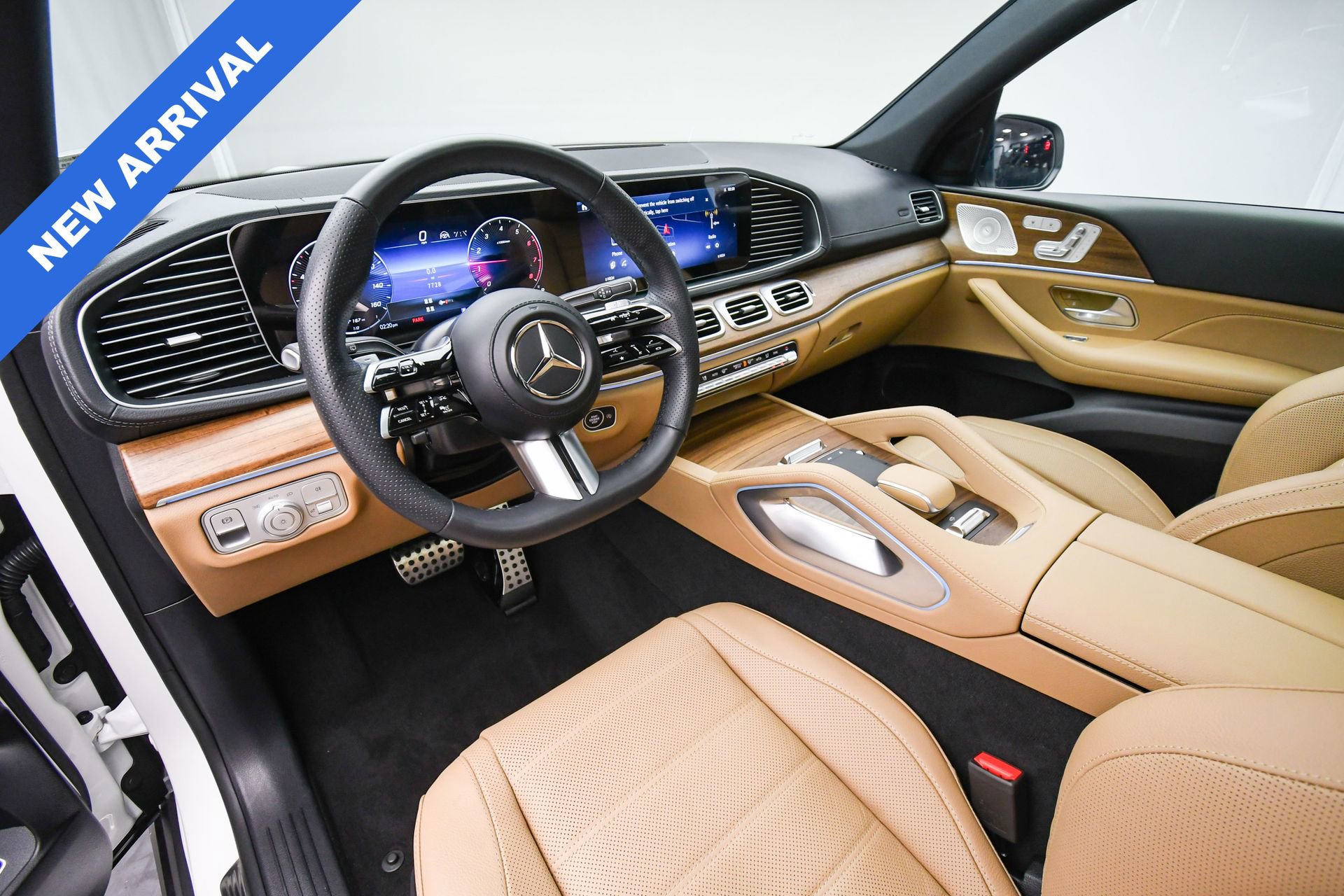 Used 2025 Mercedes-Benz GLS 450 4MATIC image 13