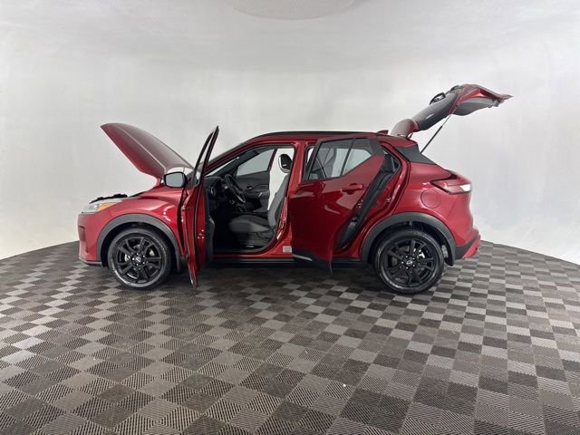 Used 2023 Nissan Kicks SR w/ SR Premium Package image 10