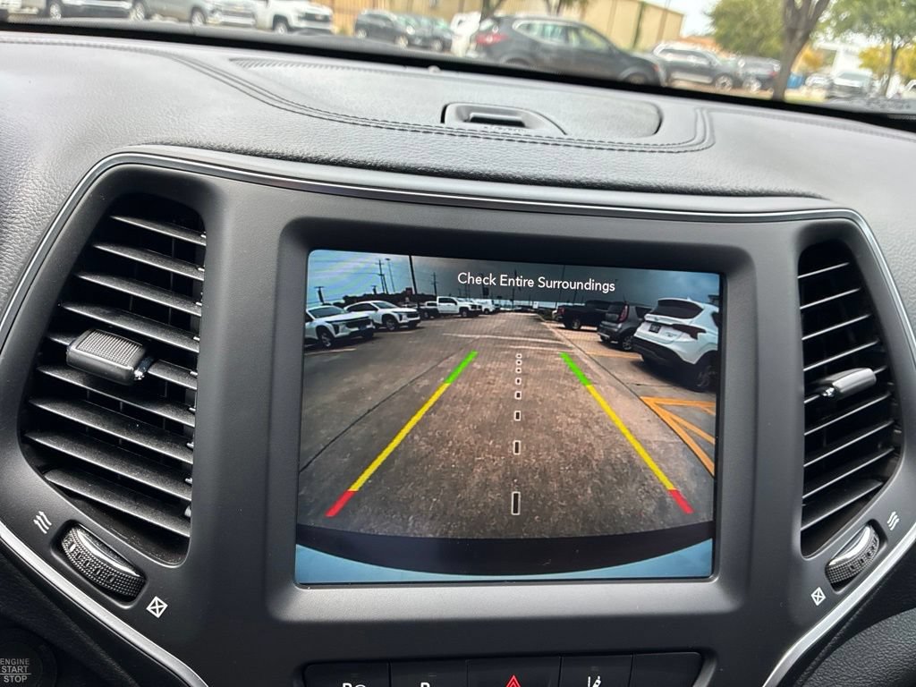Used 2023 Jeep Cherokee Altitude Lux w/ Mopar Interior Package AWD/4WD image 30