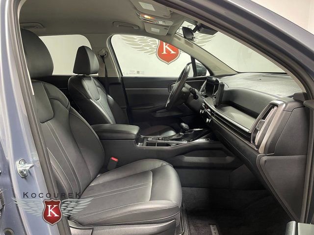 Used 2025 Kia Sorento S image 23