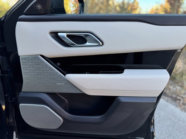 Used 2022 Land Rover Range Rover Velar R-Dynamic S image 19