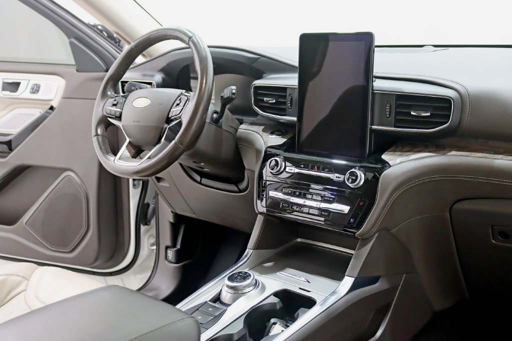 Used 2022 Ford Explorer Platinum w/ Equipment Group 601A AWD/4WD image 32