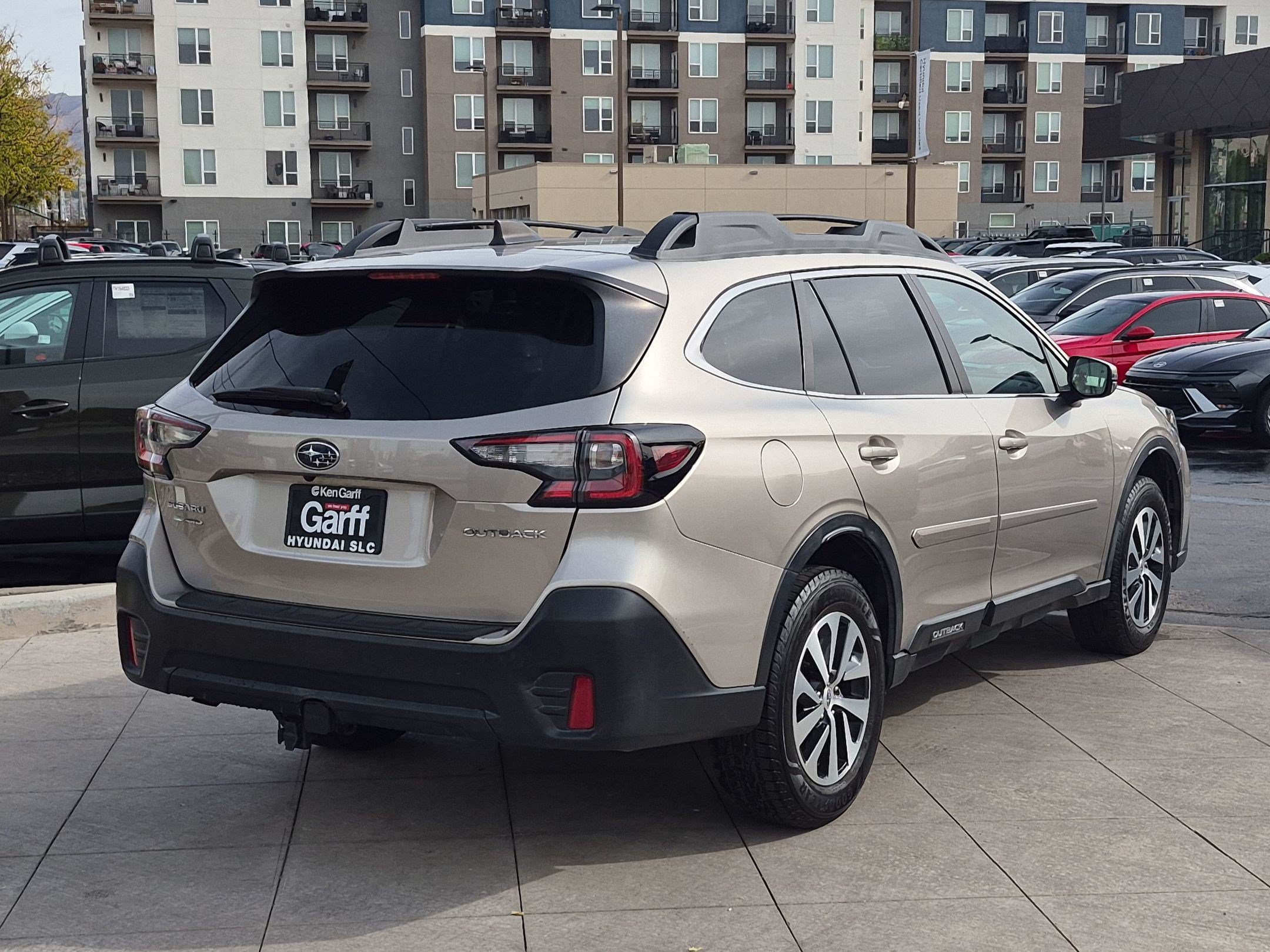 Used 2020 Subaru Outback Premium w/ Popular Package #1 AWD/4WD image 3