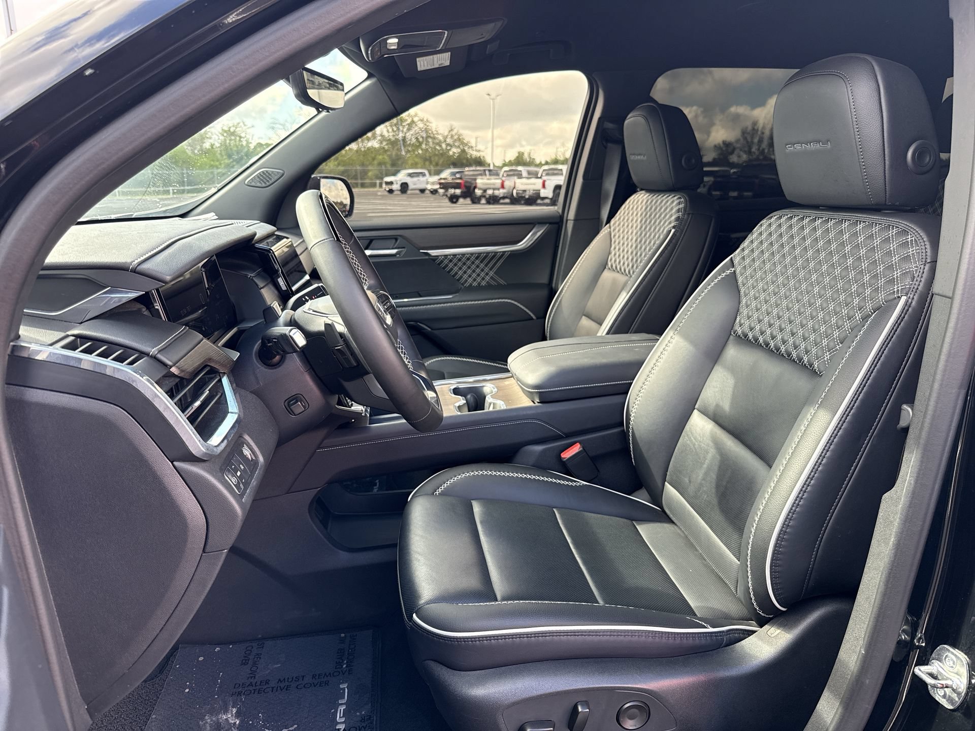 Used 2025 GMC Acadia Denali w/ Super Cruise Package FWD image 13