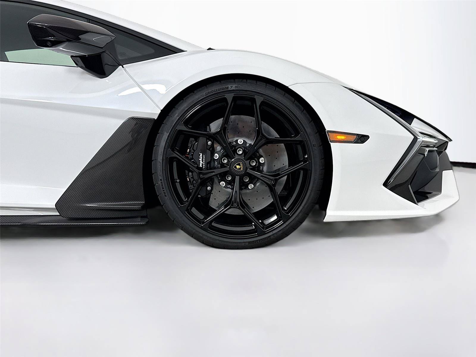 Used 2024 Lamborghini Revuelto AWD/4WD image 32