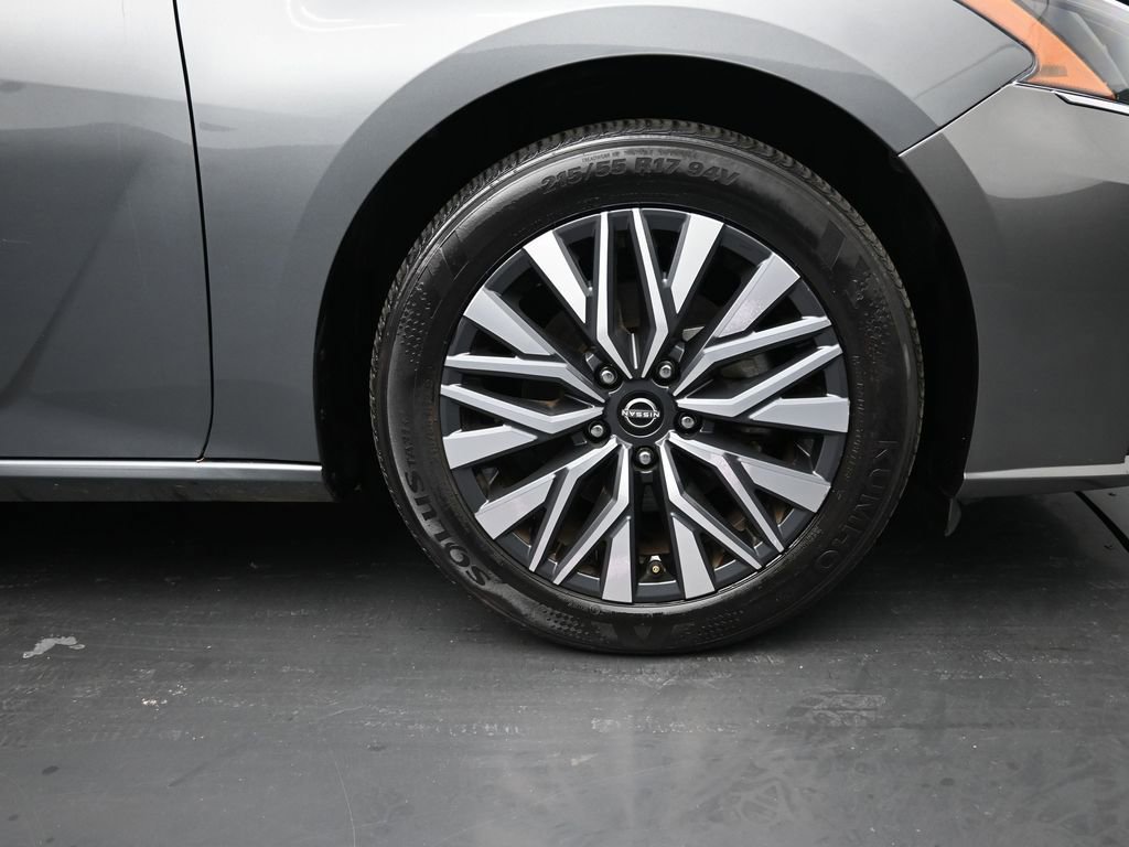 Used 2024 Nissan Altima 2.5 SV image 10