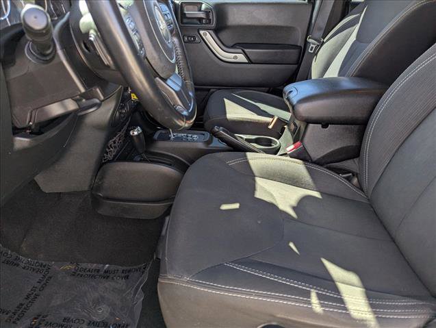 Used 2018 Jeep Wrangler Unlimited Sahara w/ Max Tow Package AWD/4WD image 15