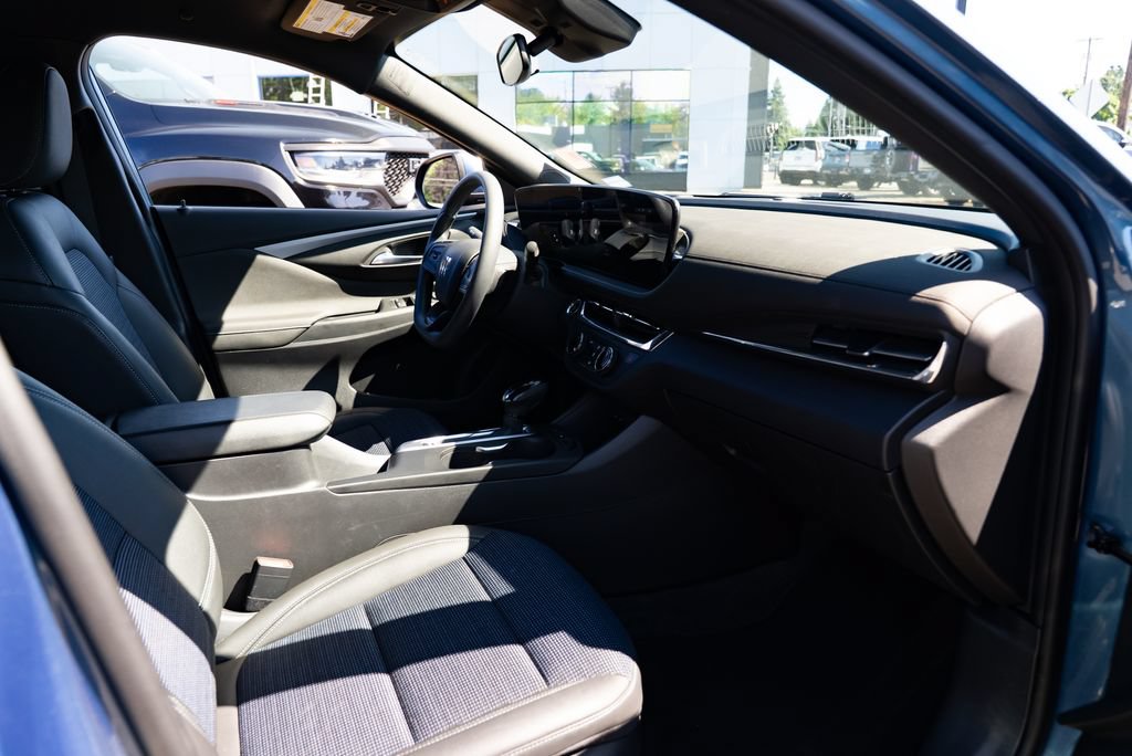 Used 2025 Buick Envista Preferred FWD image 24