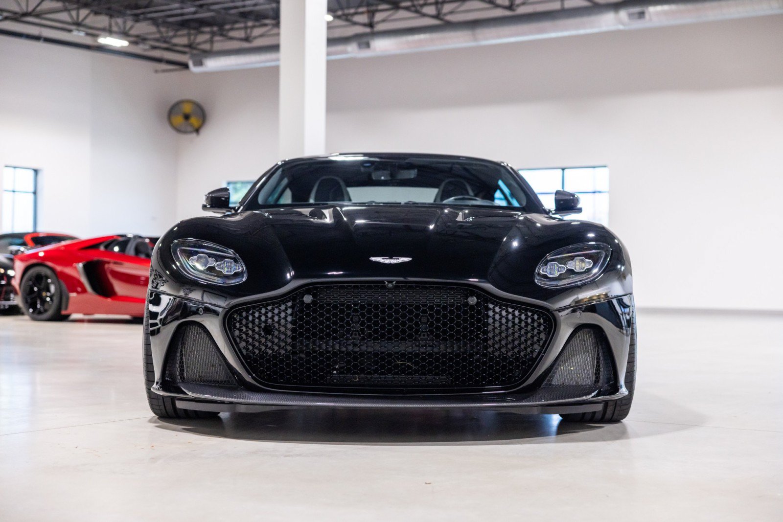 Used 2022 Aston Martin DBS Superleggera RWD image 2