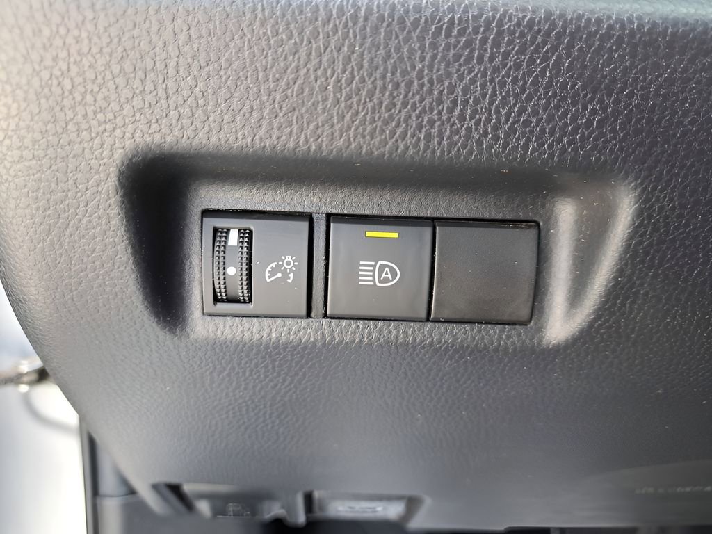 Used 2021 Toyota RAV4 LE image 27