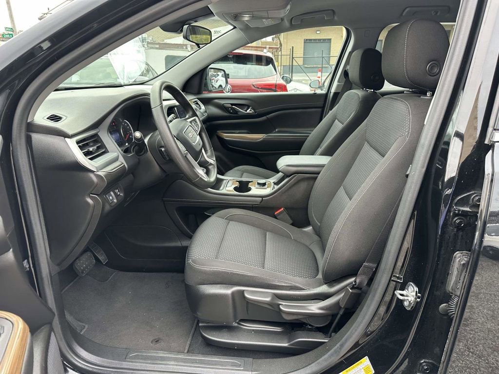 Used 2023 GMC Acadia SLE image 13