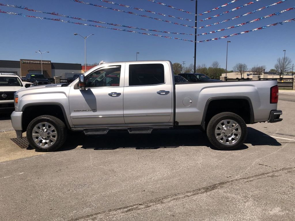 Used 2018 GMC Sierra 2500 Denali w/ Duramax Plus Package AWD/4WD image 11