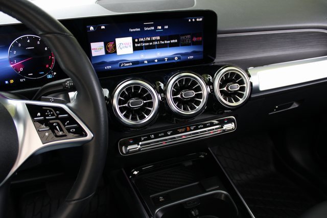 Used 2024 Mercedes-Benz GLB 250 4MATIC w/ Exclusive Package image 18