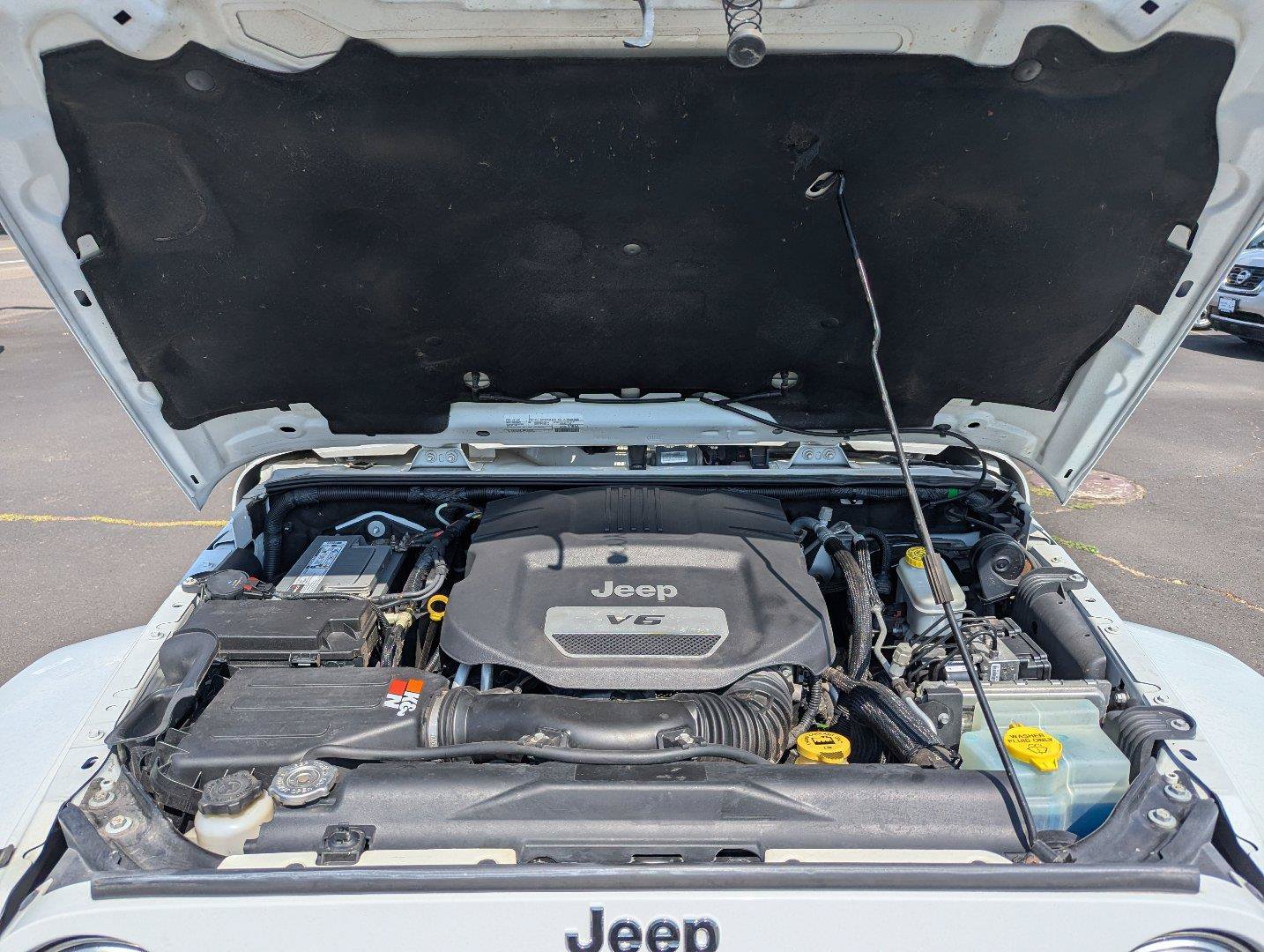 Used 2018 Jeep Wrangler Unlimited Sahara w/ Connectivity Group AWD/4WD image 32
