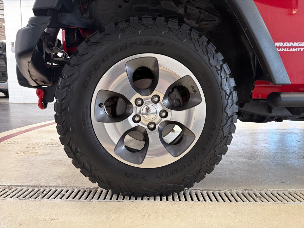 Used 2012 Jeep Wrangler Unlimited Rubicon w/ Dual Top Group AWD/4WD image 13