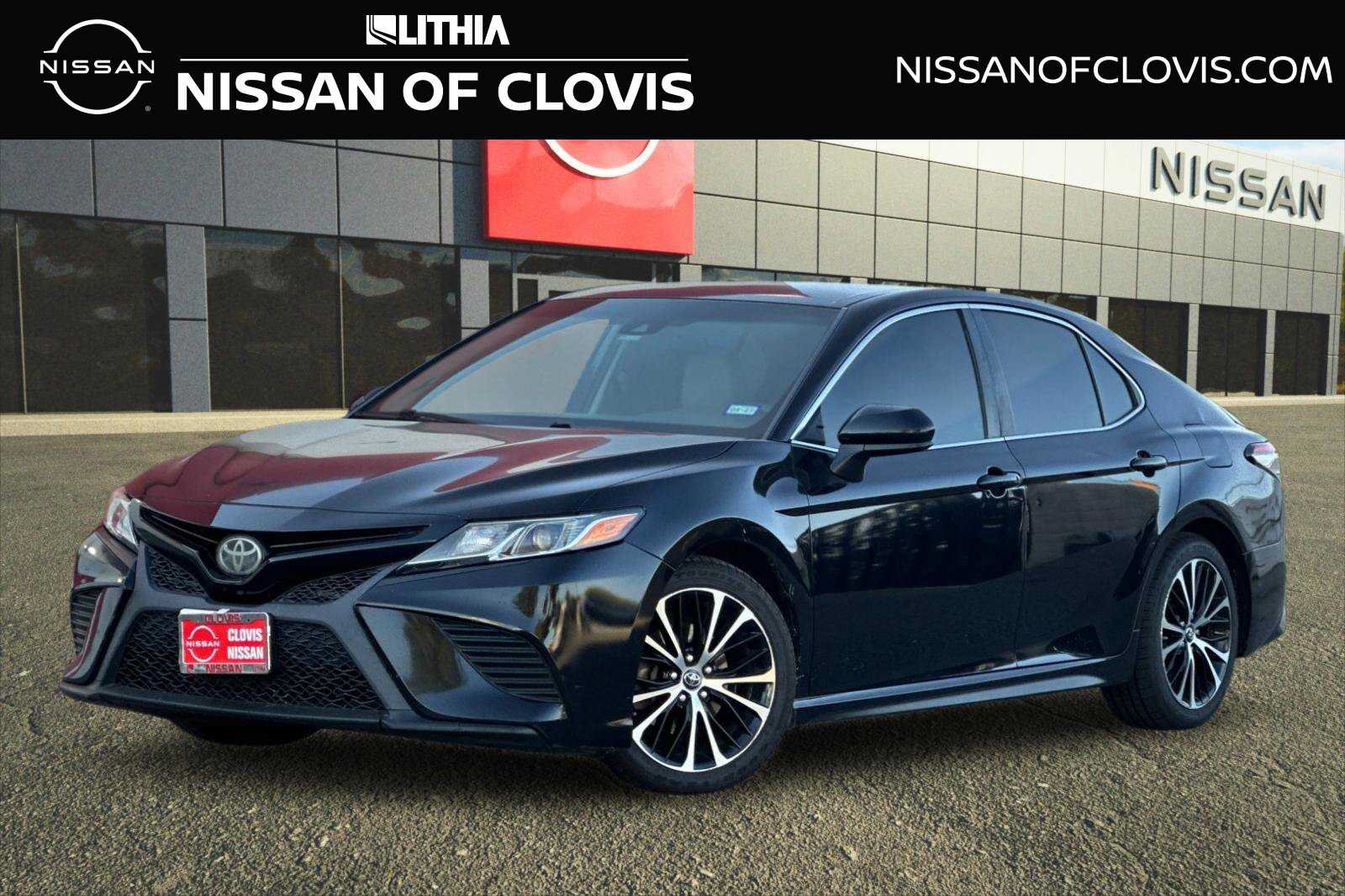 Used 2018 Toyota Camry SE FWD image 1