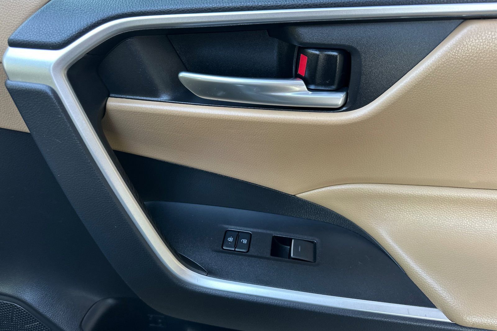 Used 2023 Toyota RAV4 XLE image 22