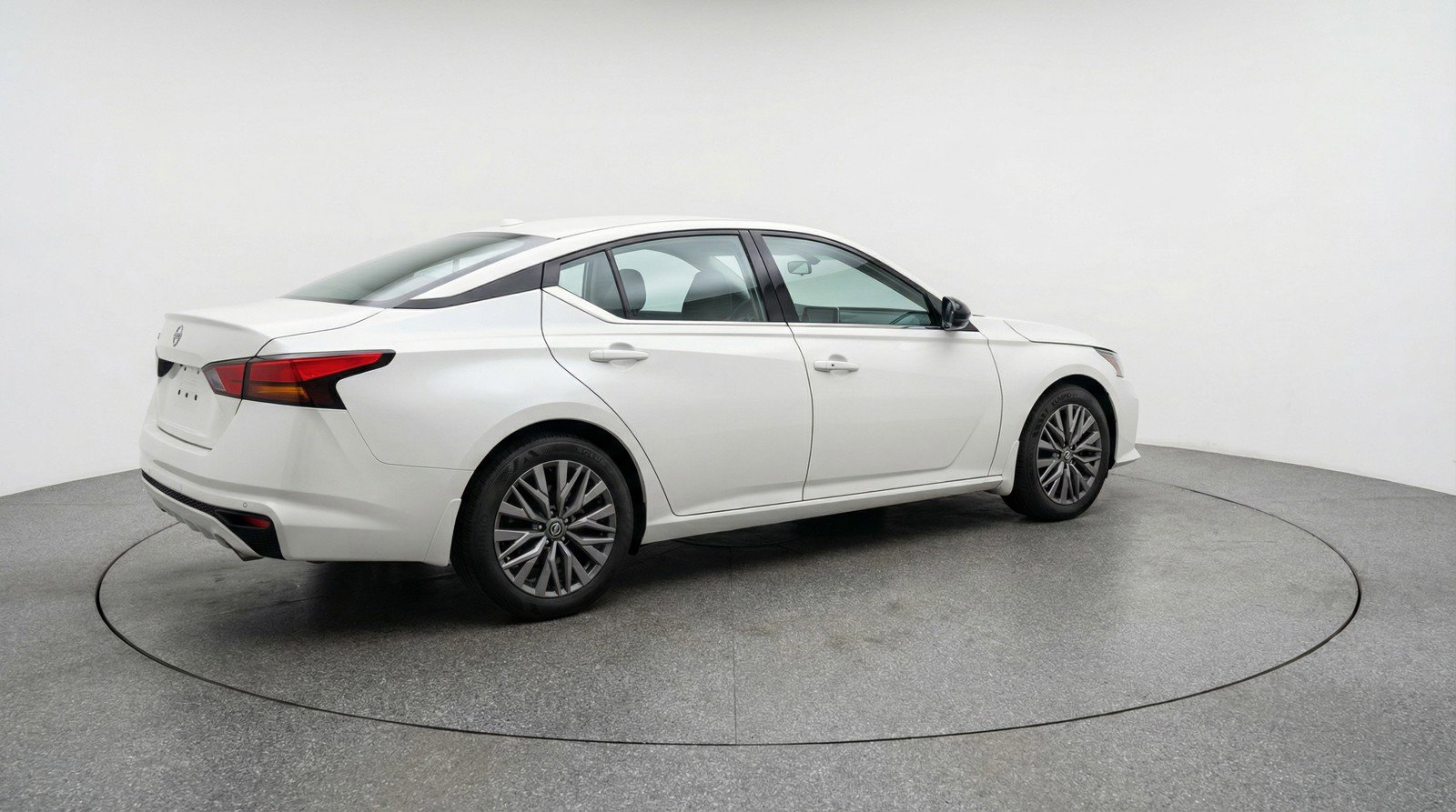 Used 2025 Nissan Altima 2.5 SV image 9