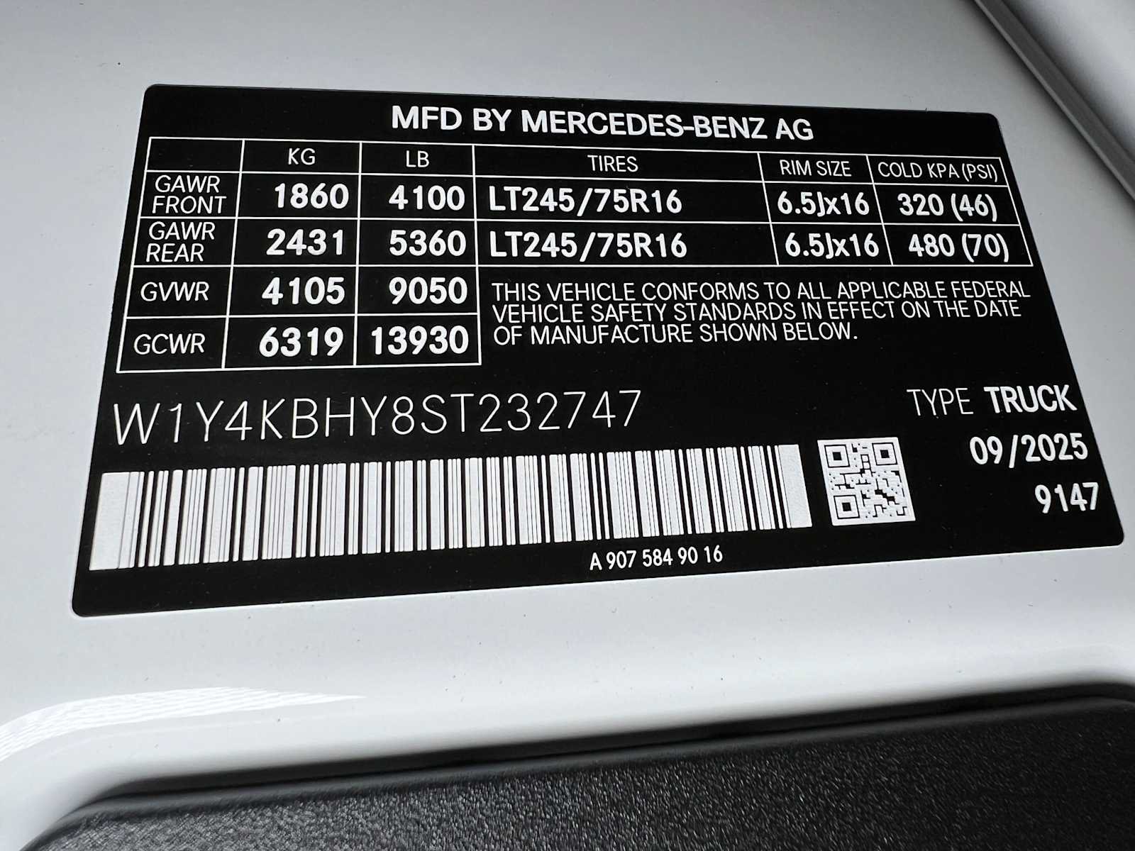 Used 2025 Mercedes-Benz Sprinter 2500 image 38
