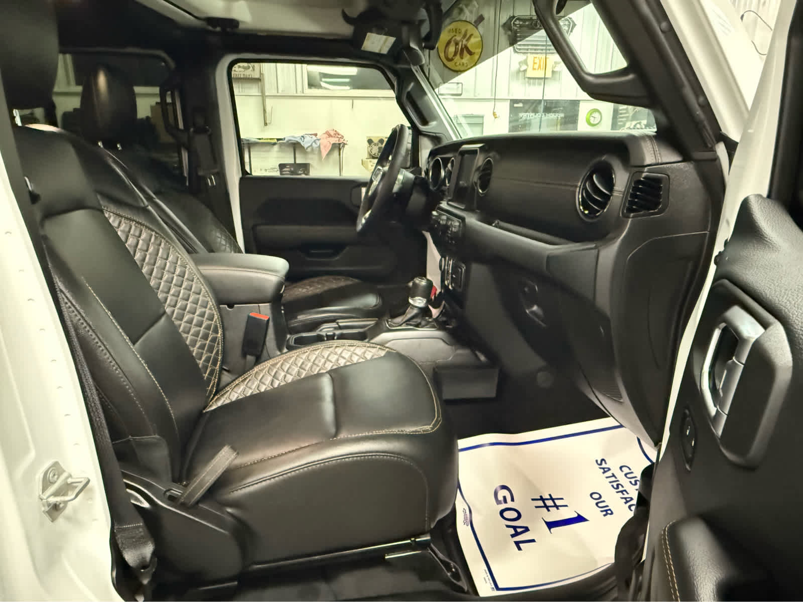 Used 2023 Jeep Gladiator Overland image 30