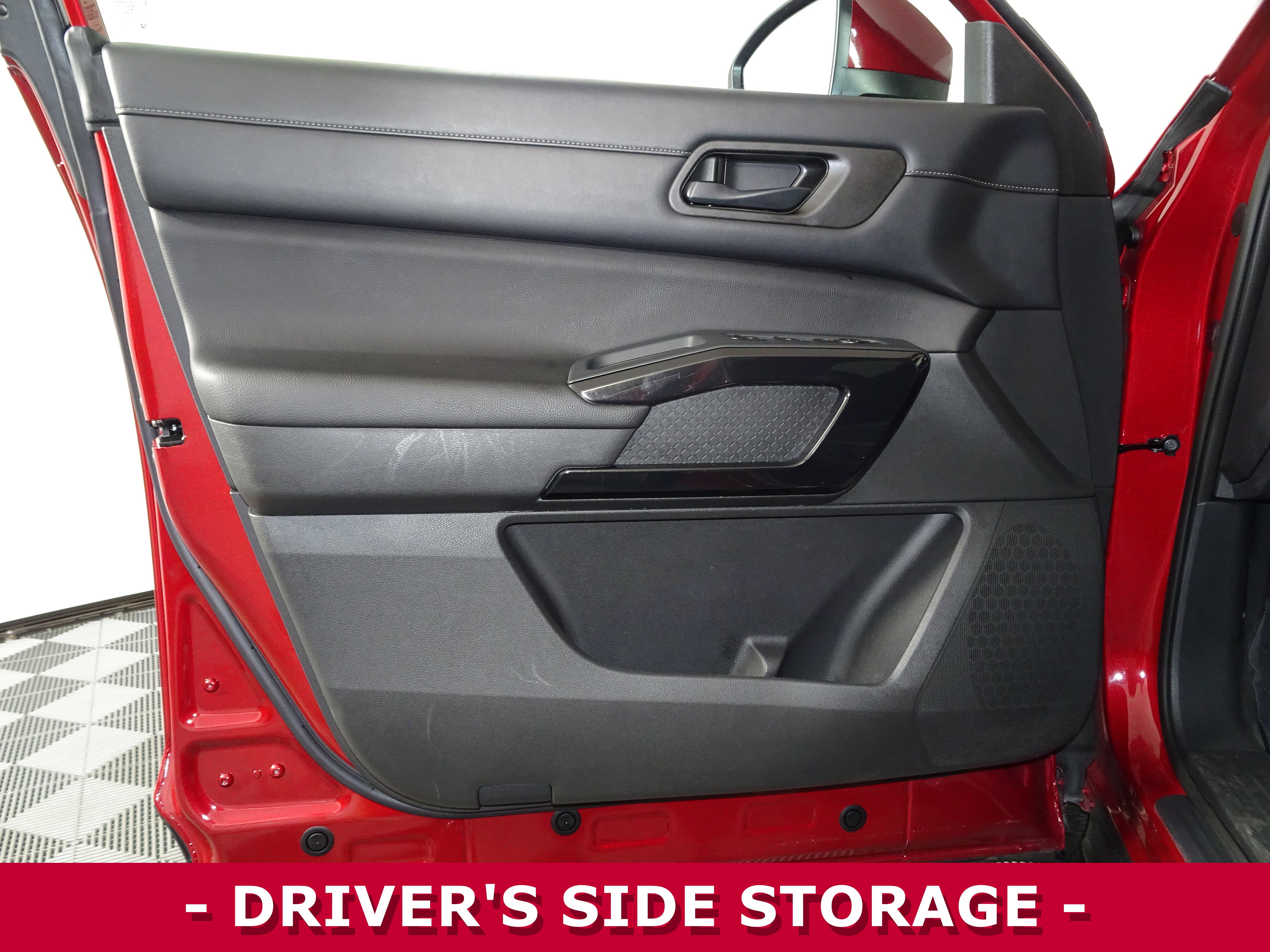 Used 2023 Nissan Pathfinder SV image 5