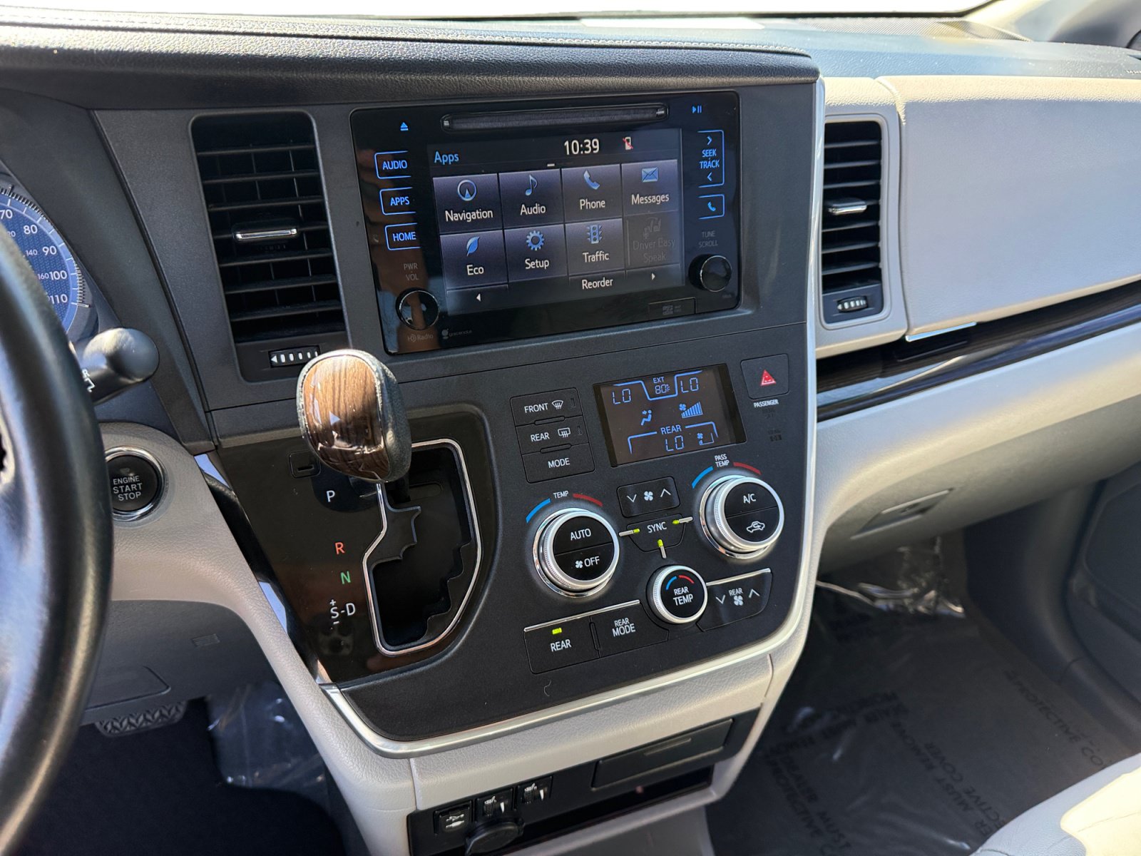 Used 2015 Toyota Sienna XLE w/ XLE Navigation Package FWD image 12