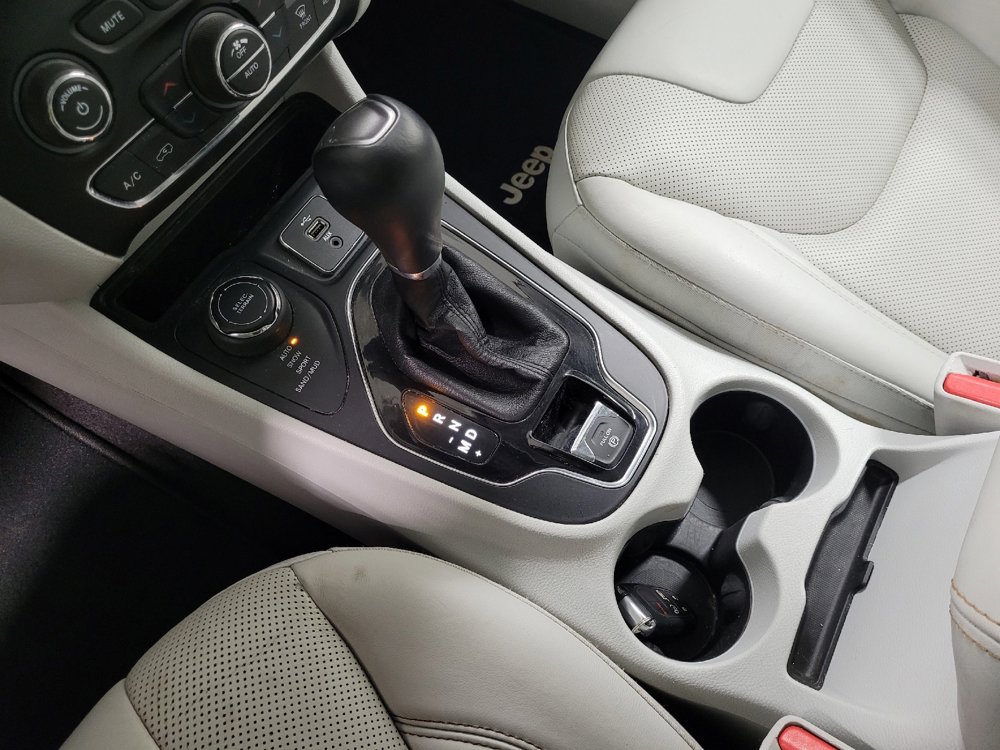 Used 2019 Jeep Cherokee Limited image 26