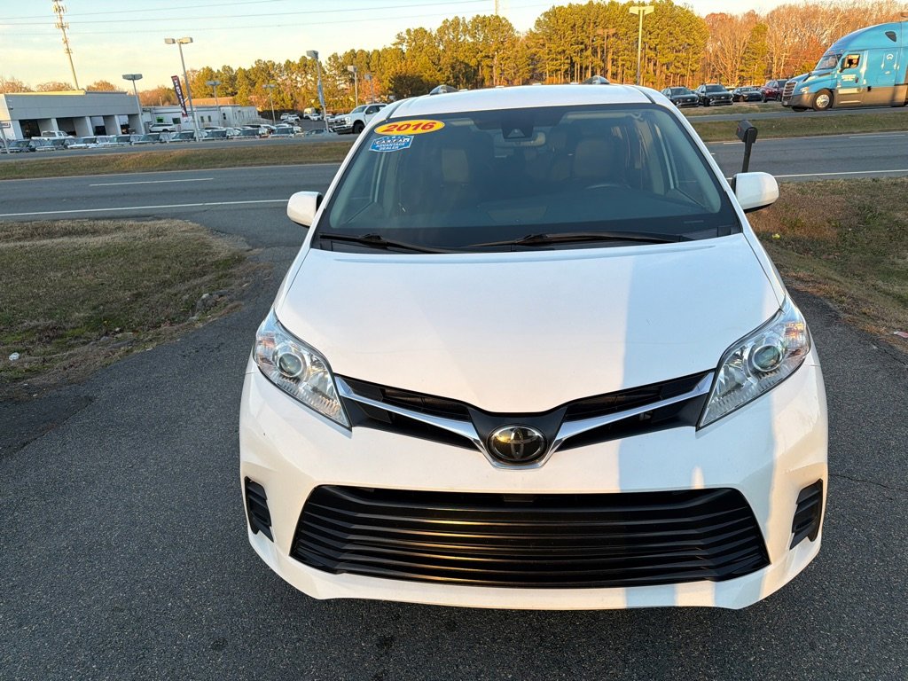 Used 2020 Toyota Sienna LE image 6