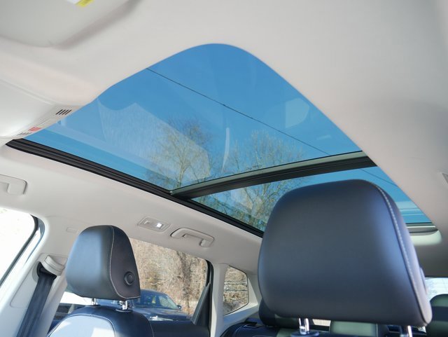 Used 2022 Volkswagen Taos SEL image 15