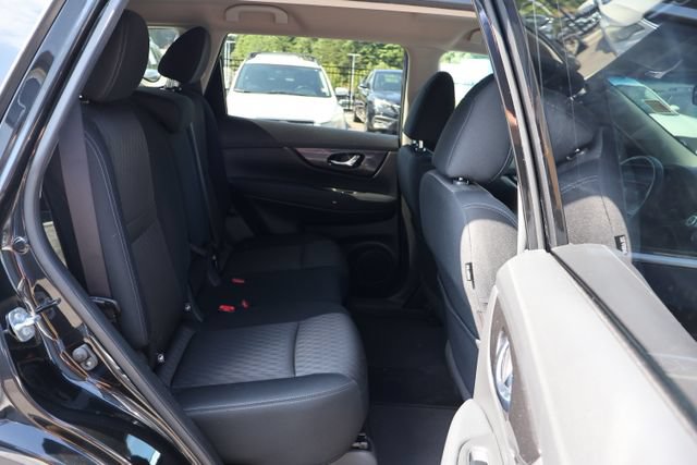 Used 2017 Nissan Rogue SV AWD/4WD image 21