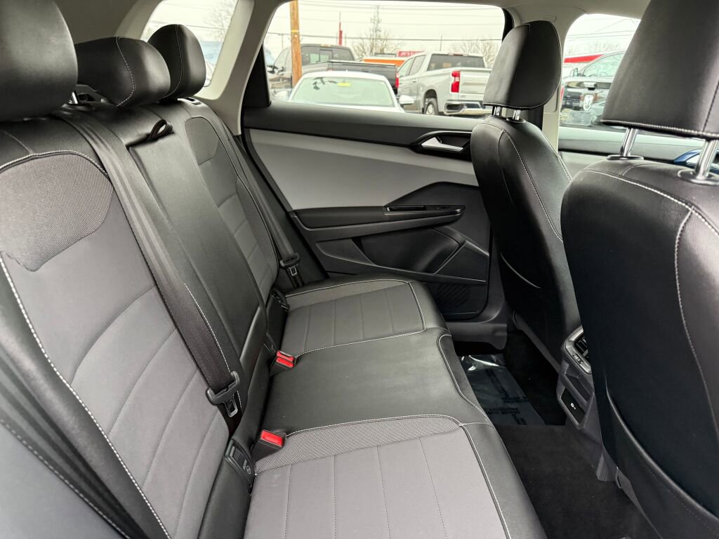 Used 2023 Volkswagen Taos SE w/ Panoramic Sunroof Package image 26