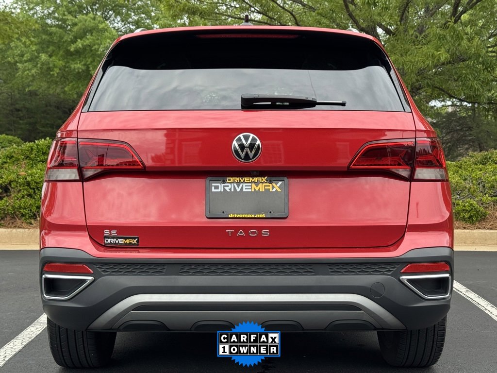 Used 2023 Volkswagen Taos SE w/ Panoramic Sunroof Package image 8