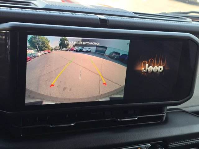 Used 2025 Jeep Wrangler Unlimited Sahara AWD/4WD image 18