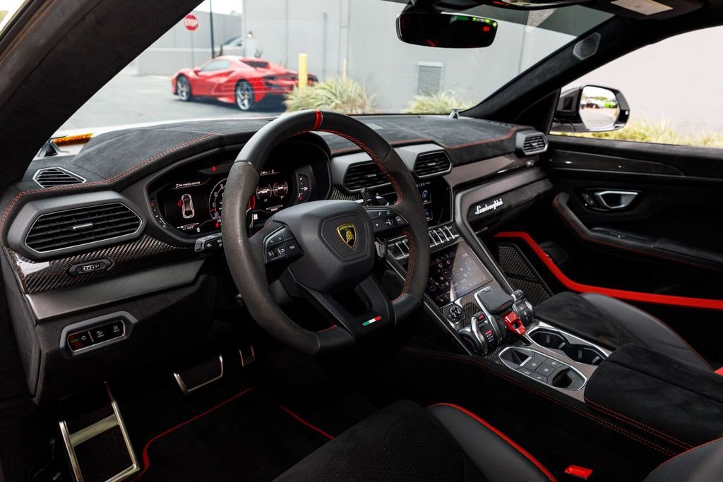 Used 2024 Lamborghini Urus Performante image 30