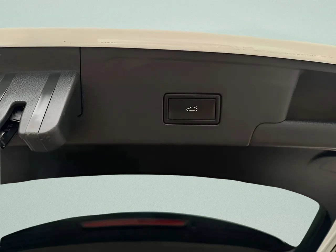 Used 2021 Volkswagen Atlas Cross Sport SEL image 30