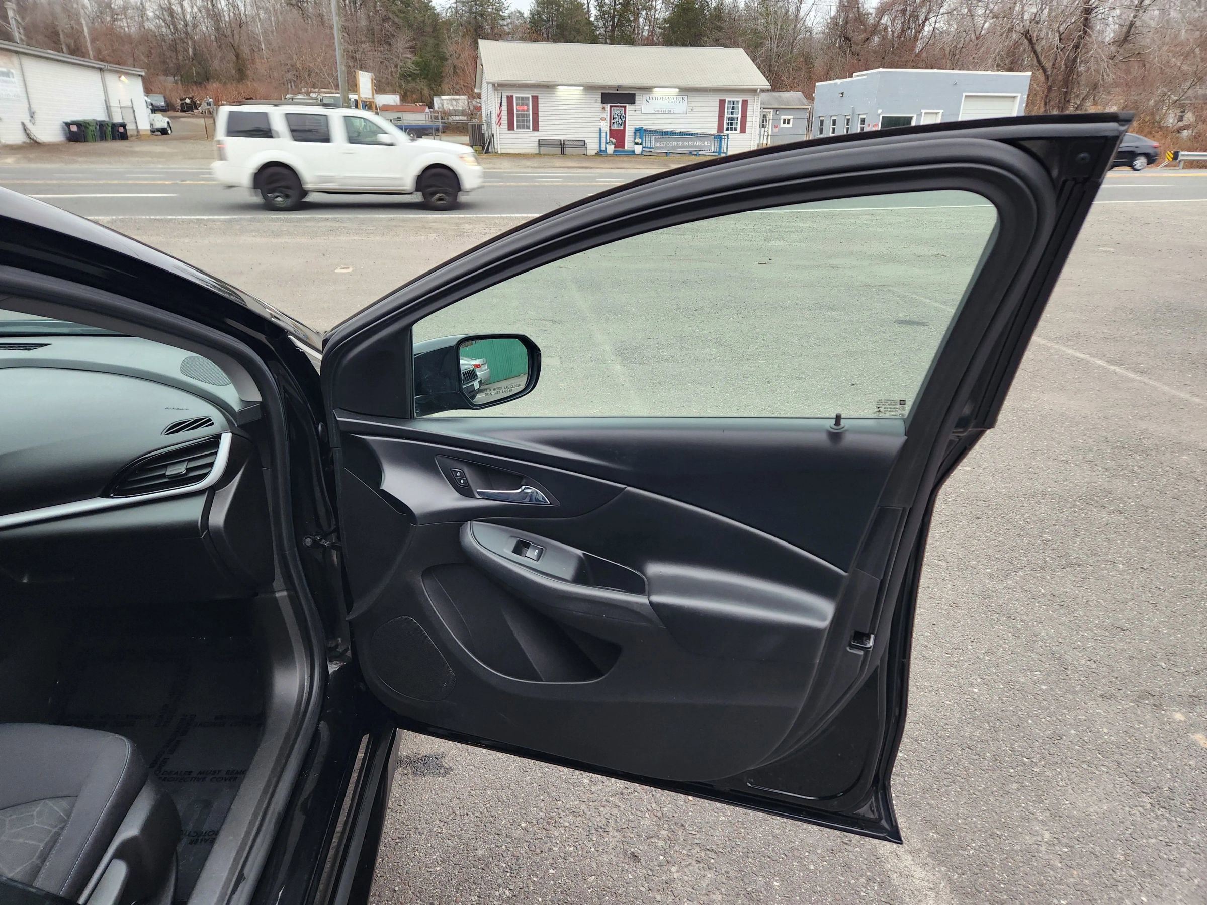 Used 2017 Chevrolet Volt LT w/ Comfort Package image 14