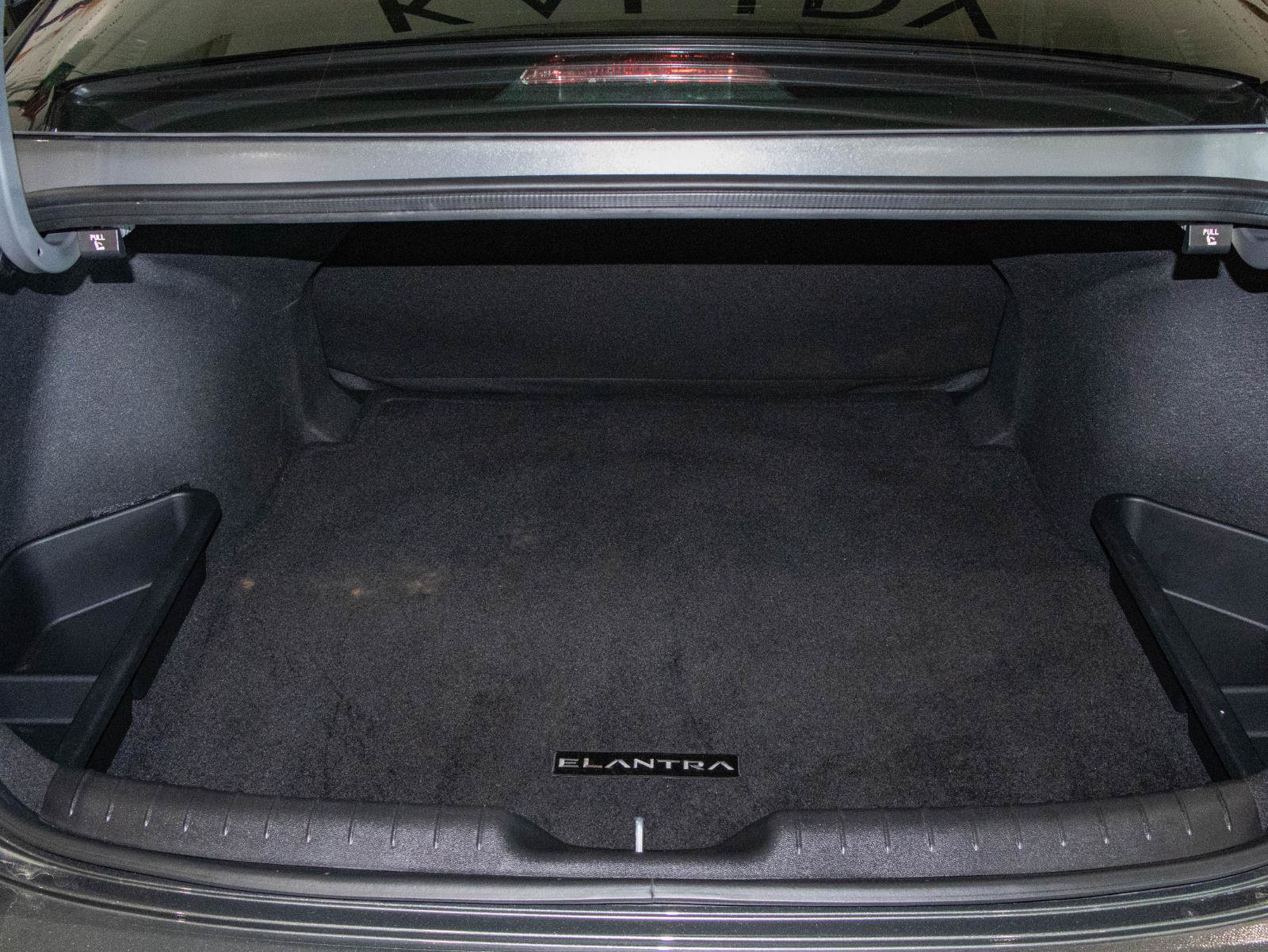 Used 2025 Hyundai Elantra SE FWD image 23