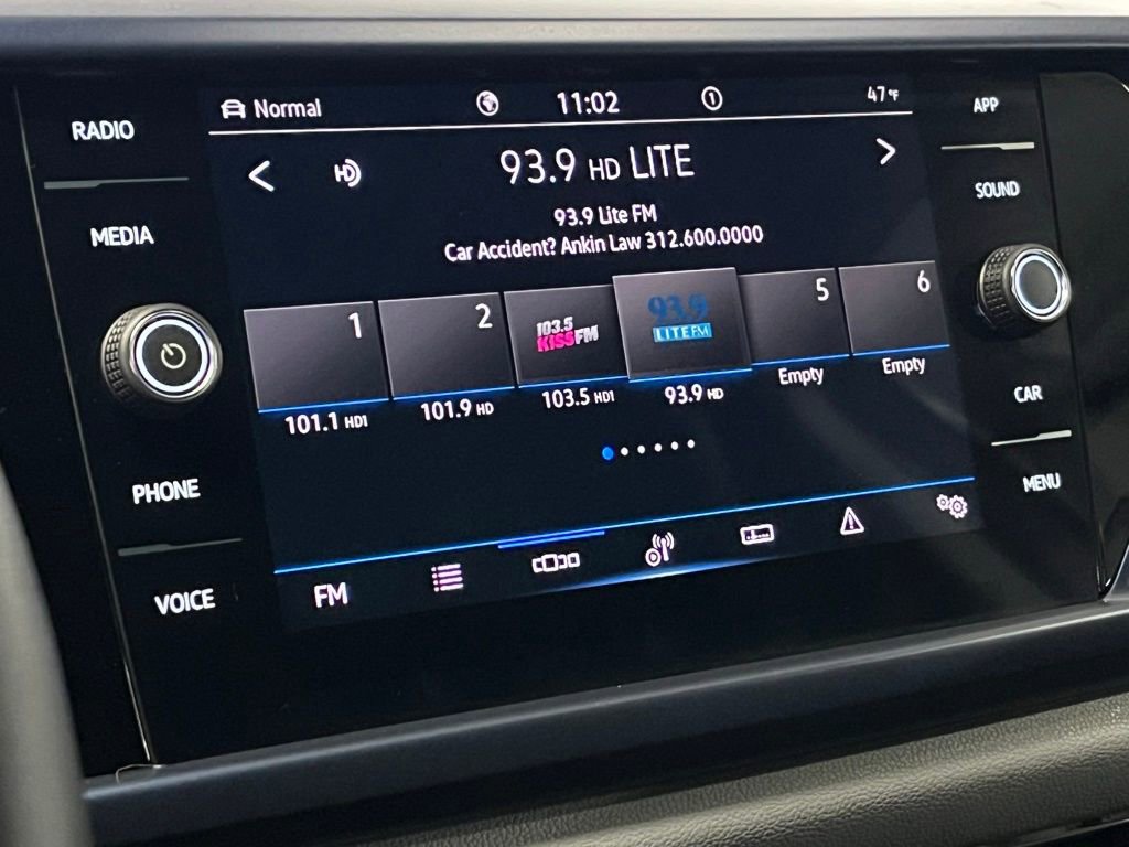 Used 2023 Volkswagen Taos SE w/ Panoramic Sunroof Package image 27