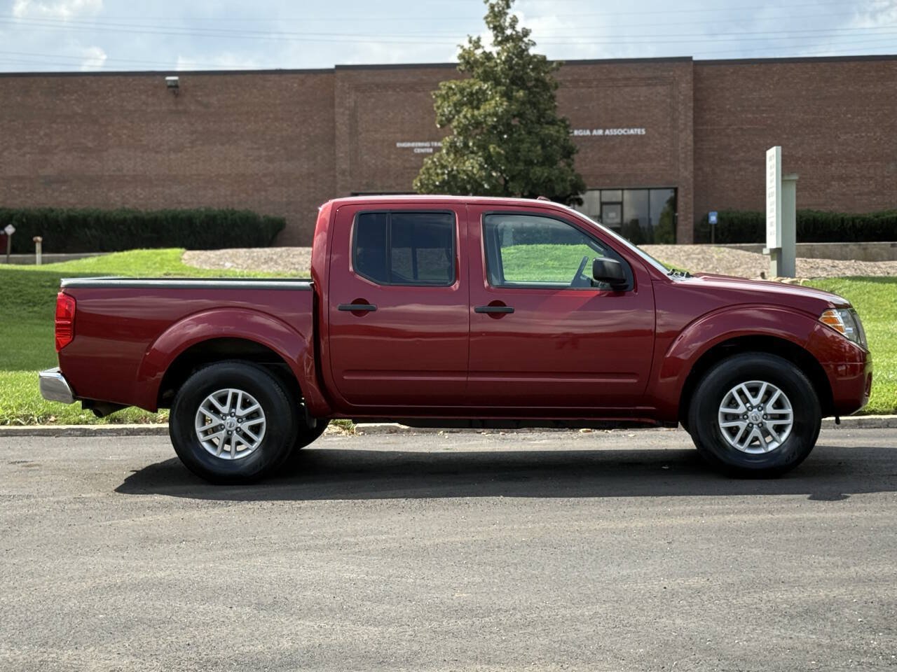 Used 2016 Nissan Frontier SV AWD/4WD image 6