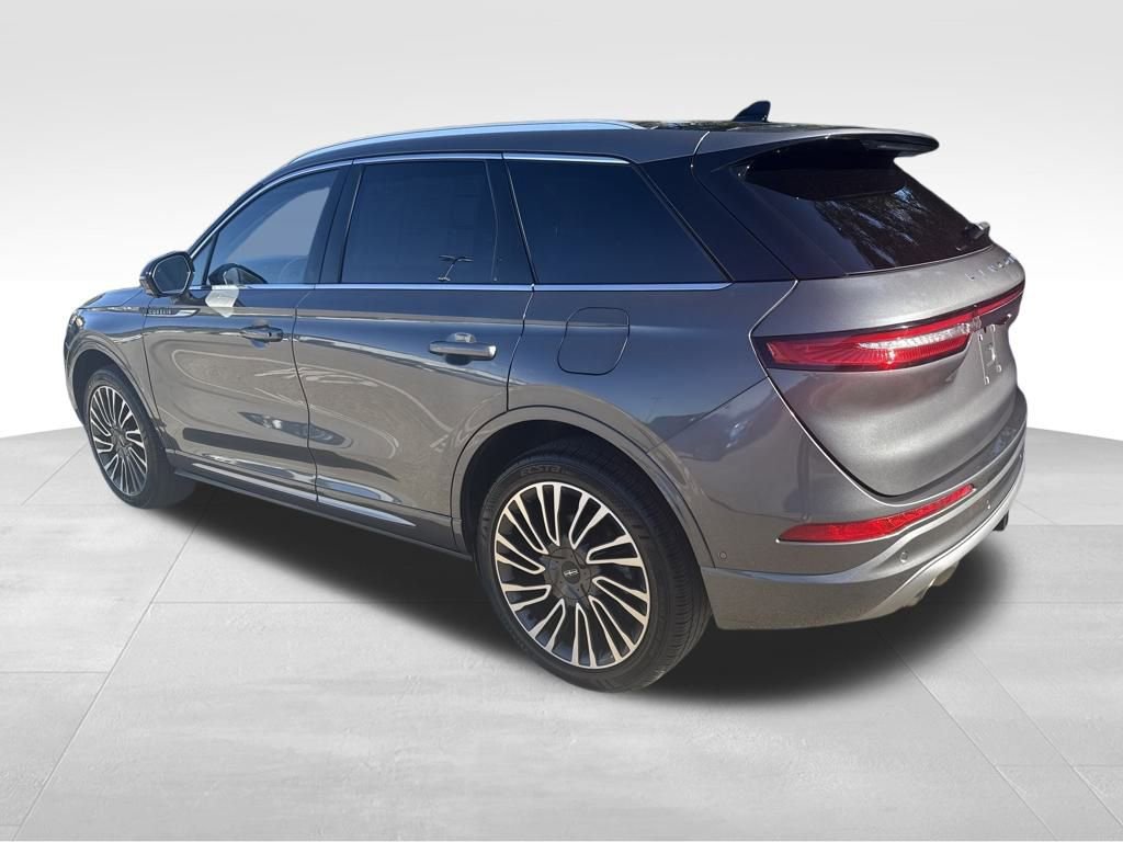 Used 2022 Lincoln Corsair Reserve w/ Sport Package image 3