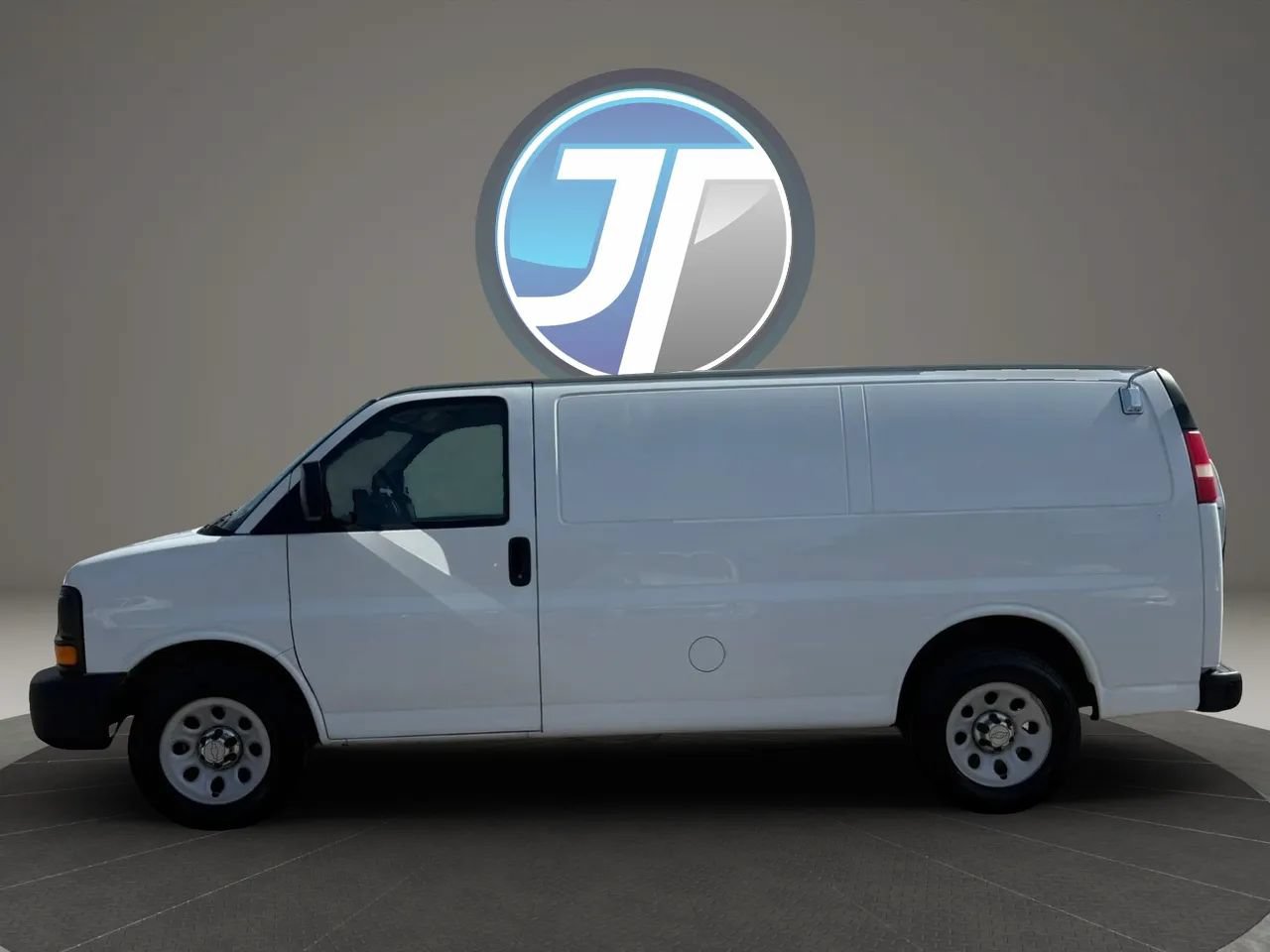 Used 2014 Chevrolet Express 1500 RWD image 16