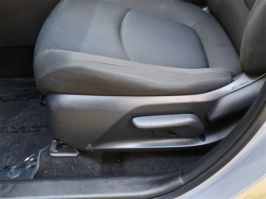 Used 2022 Toyota RAV4 LE image 24