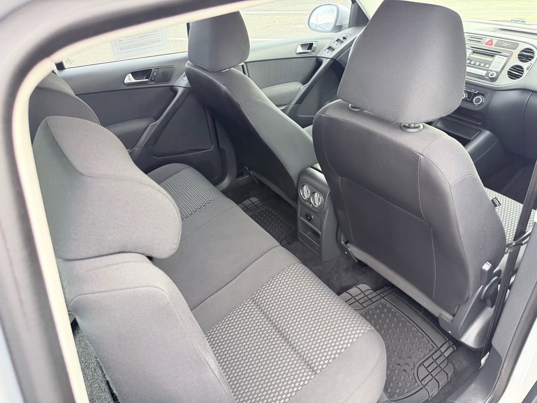 Used 2010 Volkswagen Tiguan S image 17
