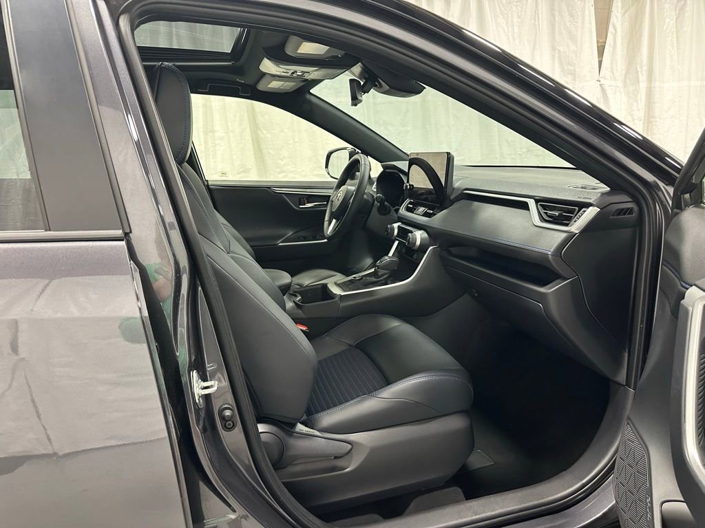 Used 2025 Toyota RAV4 XSE w/ Weather Package AWD/4WD image 59