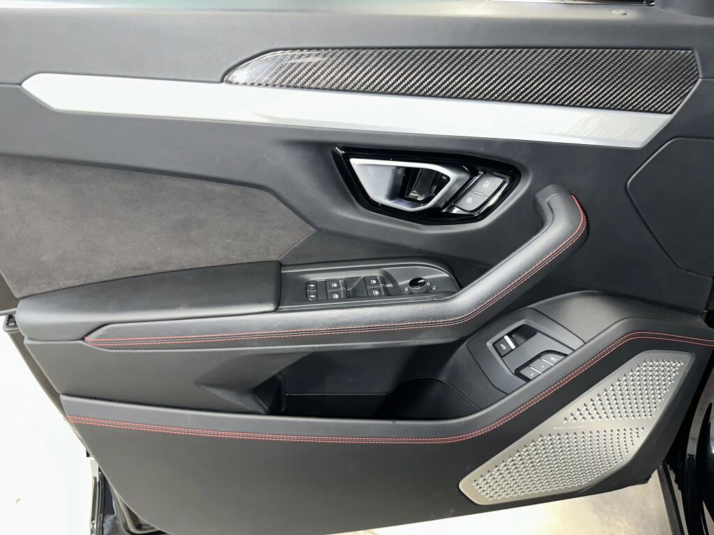 Used 2020 Lamborghini Urus image 6